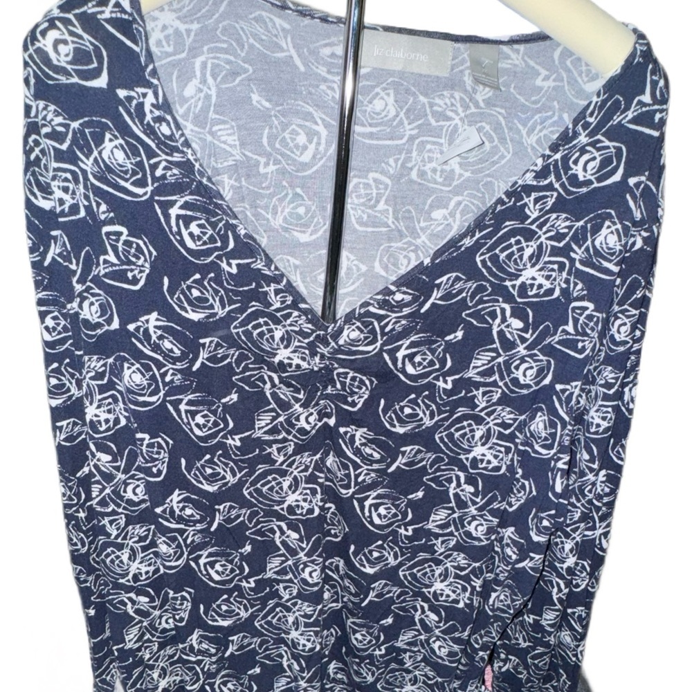 Liz Claiborne Blue and White Floral V-Neck Top